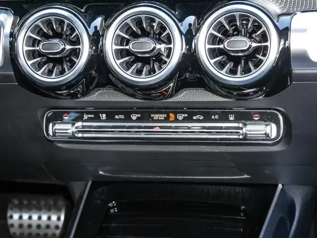 Mercedes-Benz EQB 300