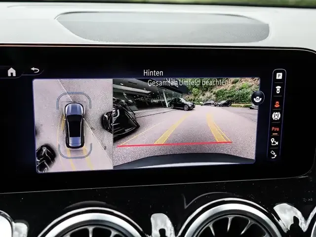 Mercedes-Benz EQB 300