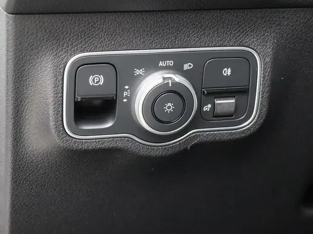 Mercedes-Benz EQB 300