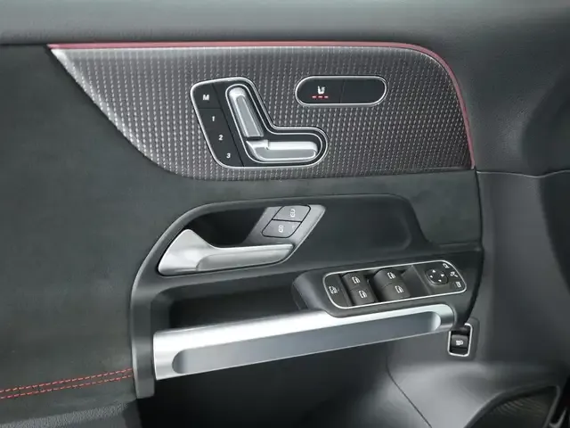 Mercedes-Benz EQB 300