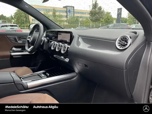 Mercedes-Benz GLA 220