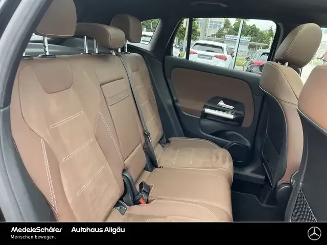 Mercedes-Benz GLA 220