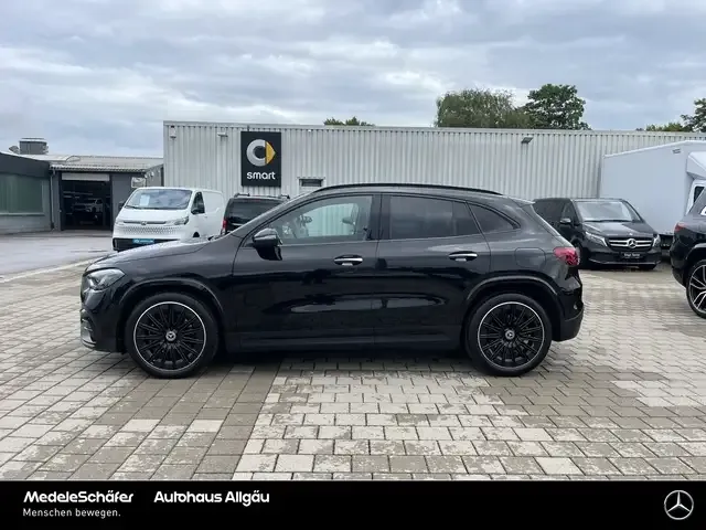 Mercedes-Benz GLA 220