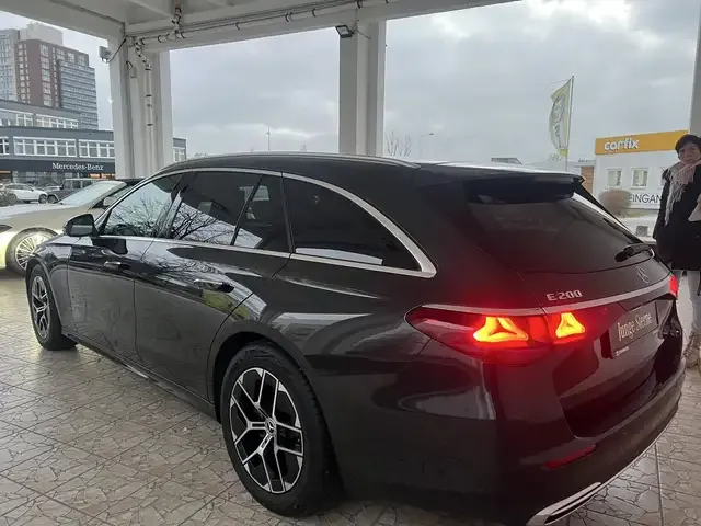 Mercedes-Benz E 200