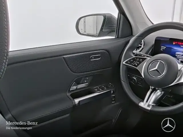 Mercedes-Benz EQB 300