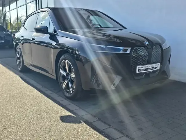 BMW iX
