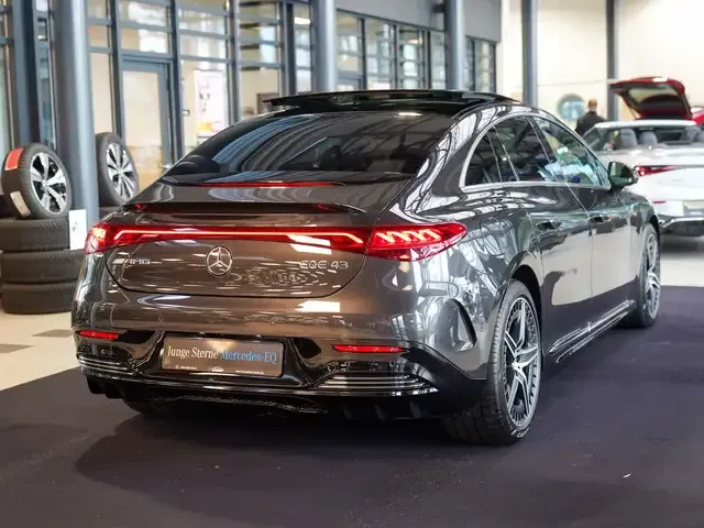Mercedes-Benz EQE 43