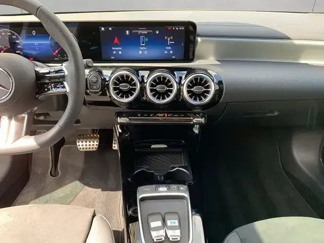 Mercedes-Benz CLA 220