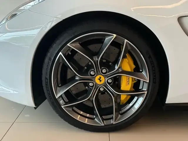 Ferrari GTC4 Lusso