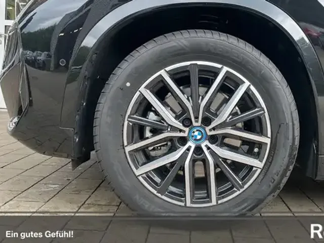 BMW iX1