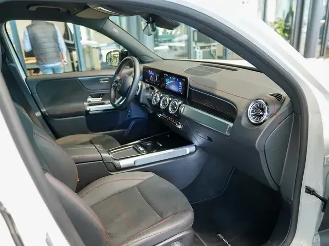 Mercedes-Benz EQB 350