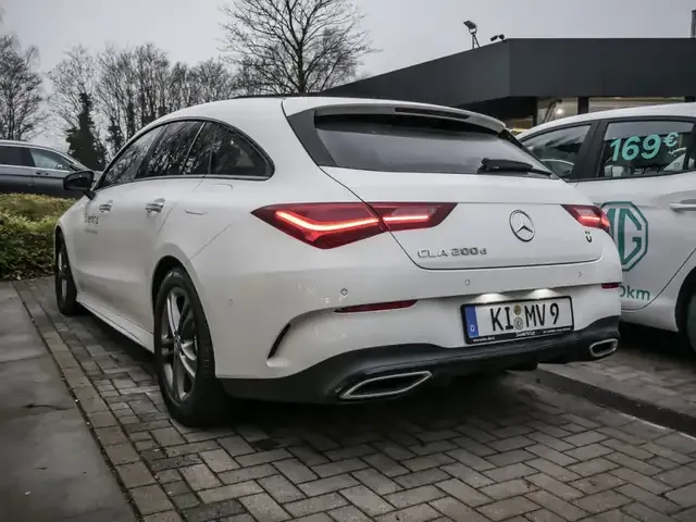 Mercedes-Benz CLA 200