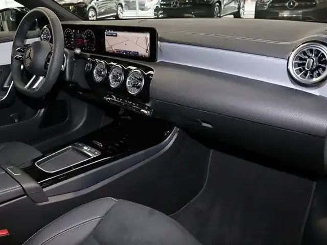 Mercedes-Benz CLA 200