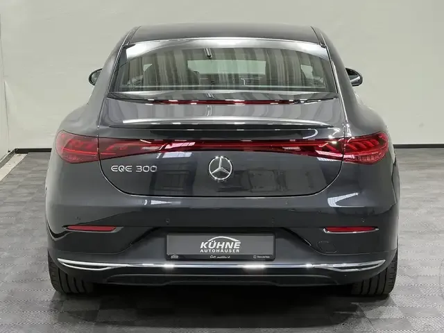 Mercedes-Benz EQE 300