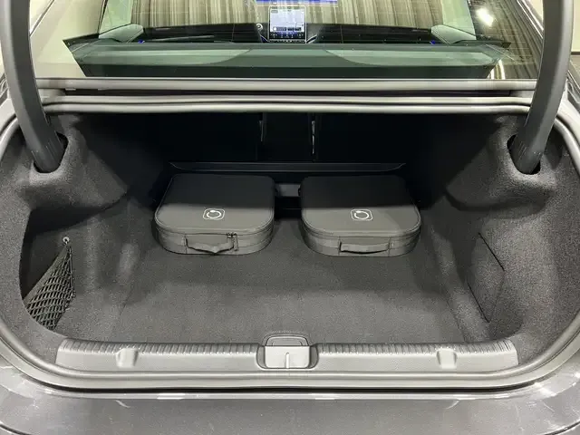 Mercedes-Benz EQE 300