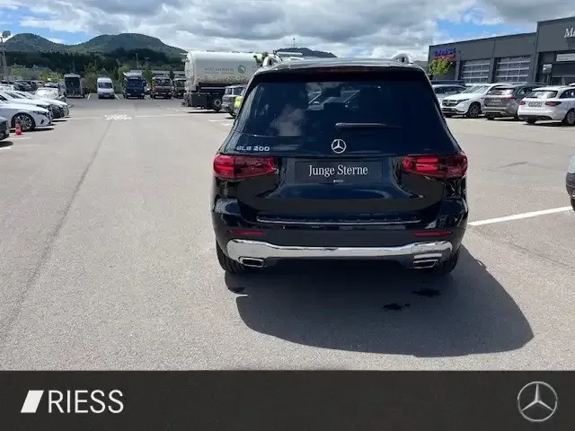 Mercedes-Benz GLB 200