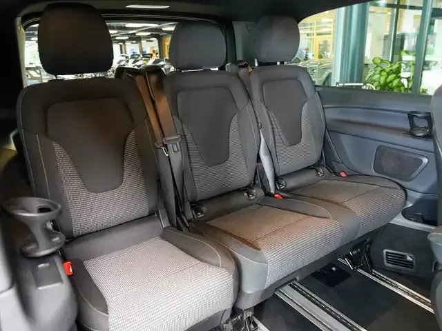 Mercedes-Benz V 220
