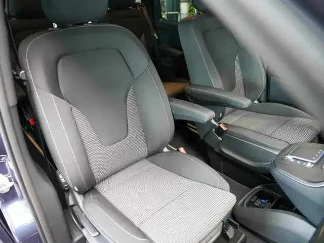 Mercedes-Benz V 220