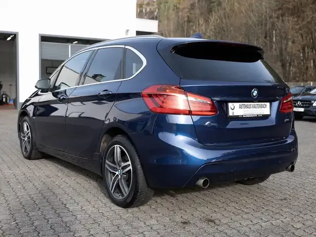 BMW 220
