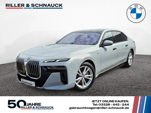 BMW i7