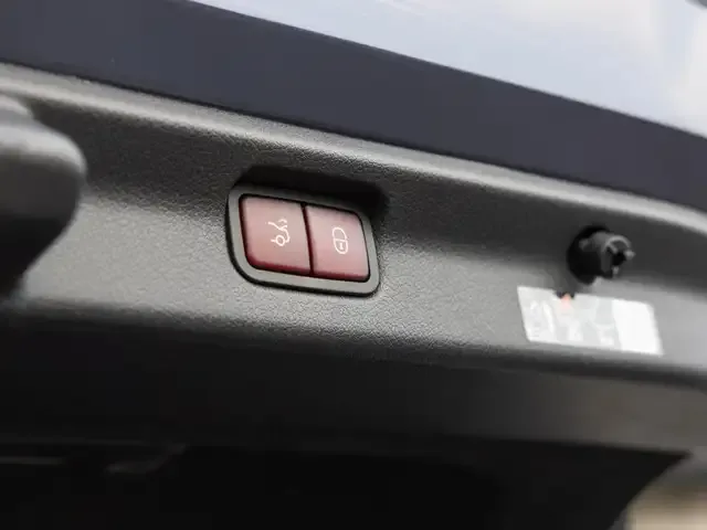 Mercedes-Benz EQE 300