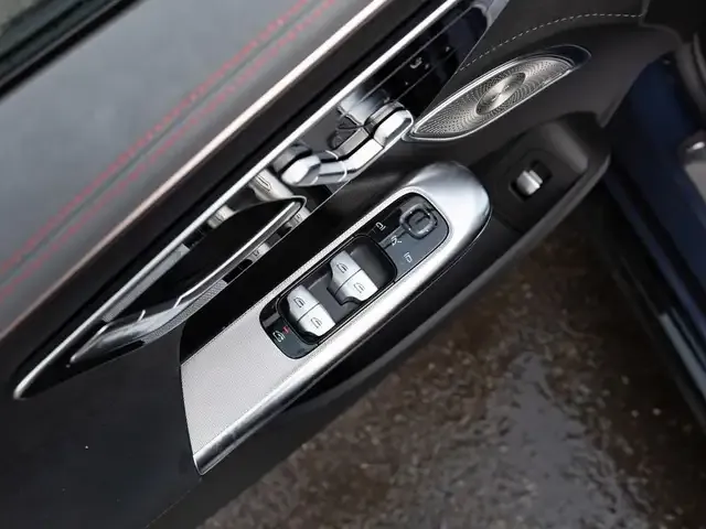 Mercedes-Benz EQE 300