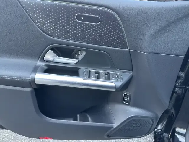 Mercedes-Benz B 220