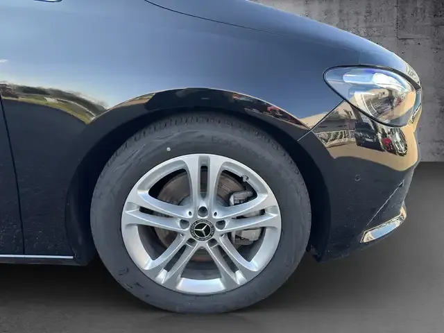 Mercedes-Benz B 220