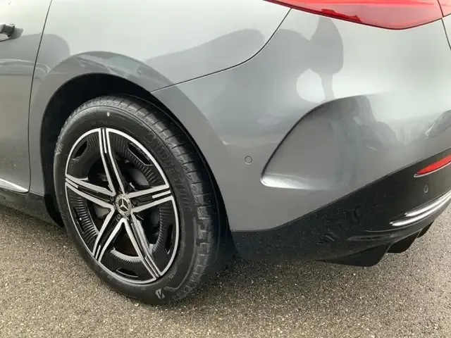 Mercedes-Benz EQE 300