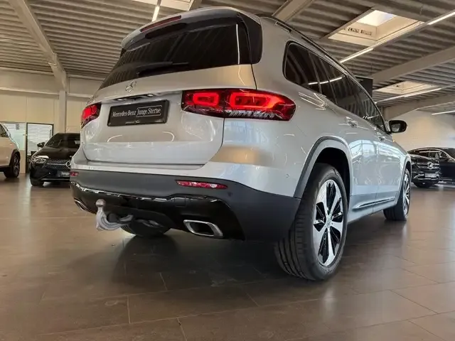 Mercedes-Benz GLB 200