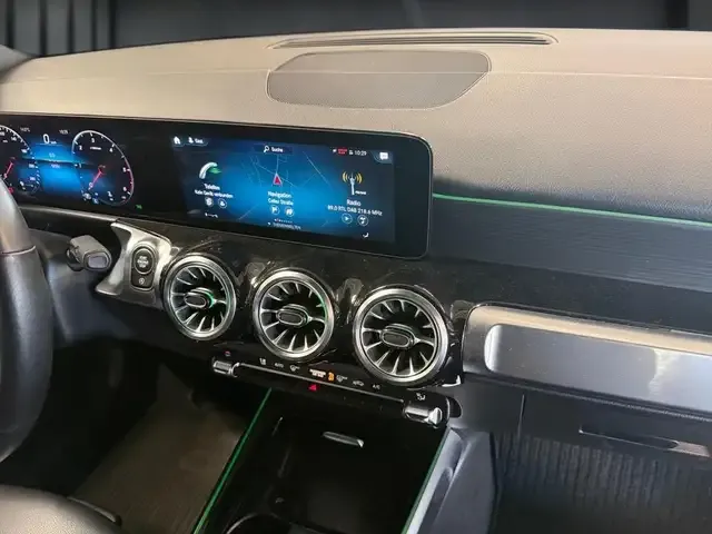 Mercedes-Benz GLB 200
