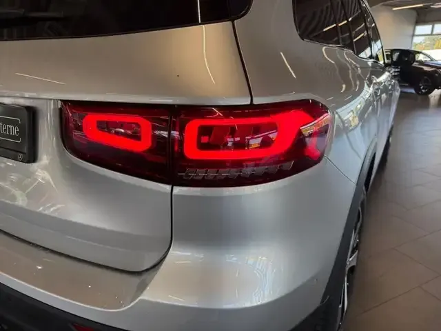 Mercedes-Benz GLB 200