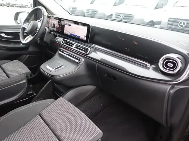 Mercedes-Benz V 220