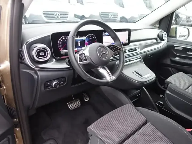 Mercedes-Benz V 220