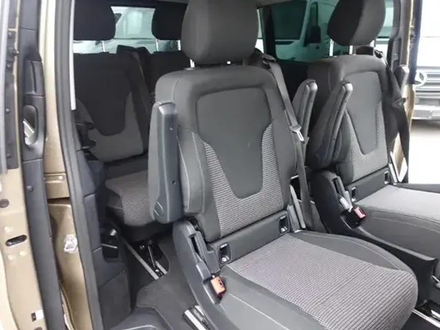 Mercedes-Benz V 220