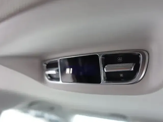 Mercedes-Benz V 220