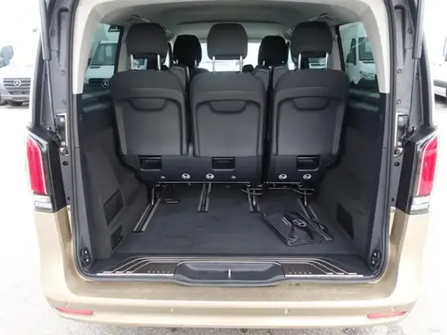 Mercedes-Benz V 220