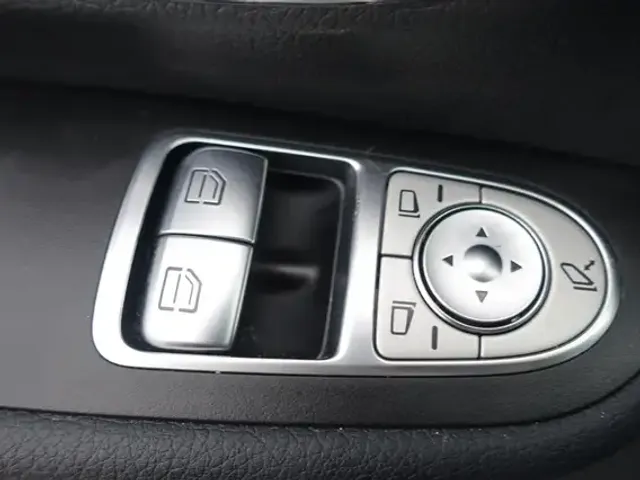 Mercedes-Benz V 220