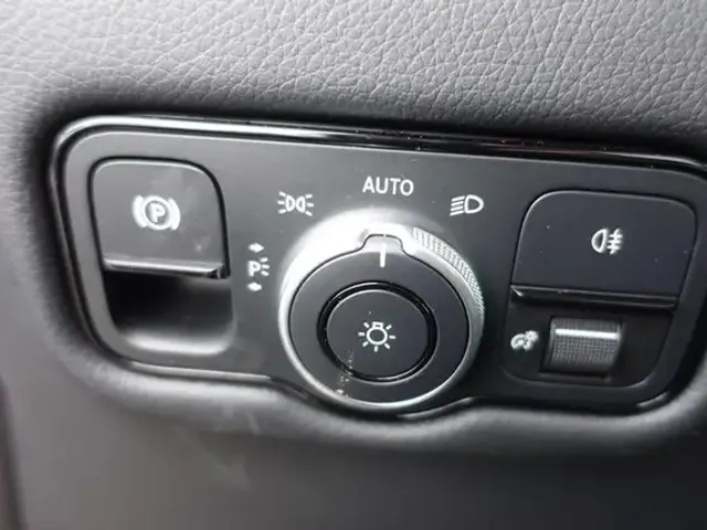 Mercedes-Benz V 220