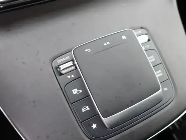 Mercedes-Benz V 220