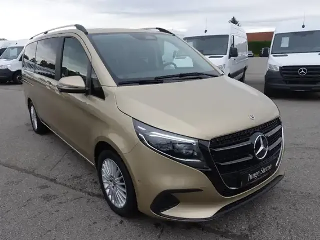 Mercedes-Benz V 220