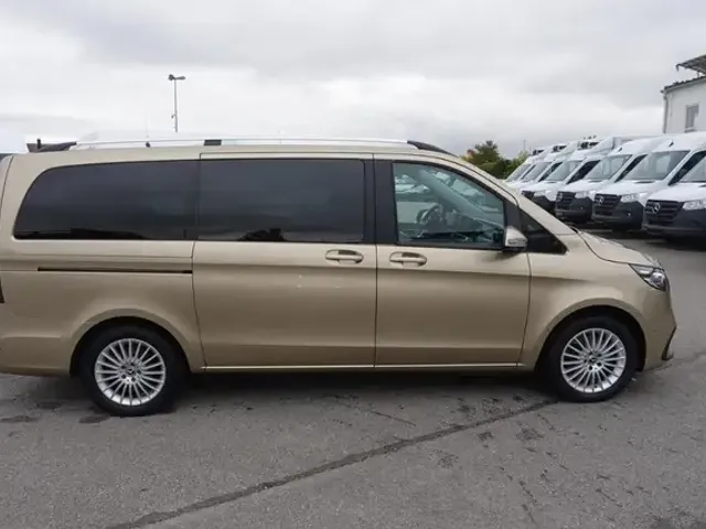 Mercedes-Benz V 220