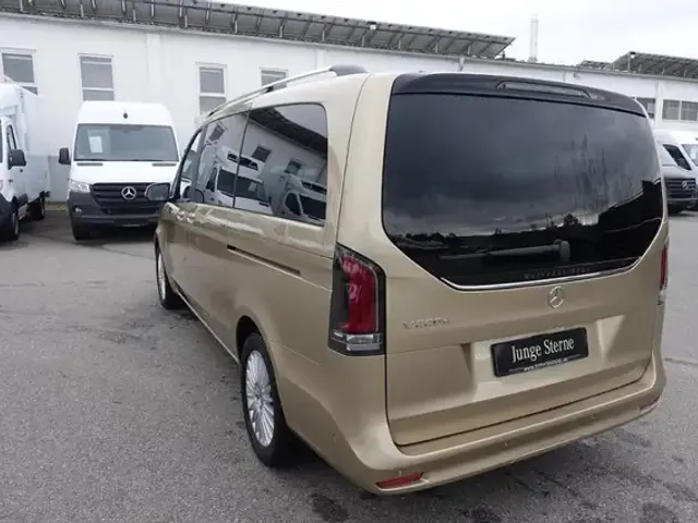 Mercedes-Benz V 220