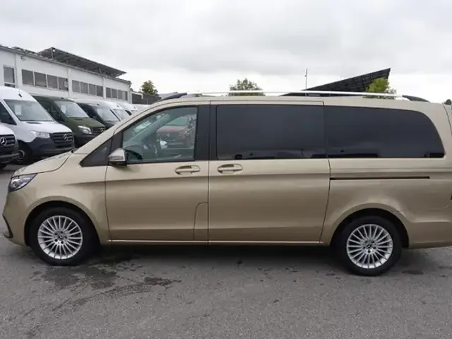 Mercedes-Benz V 220
