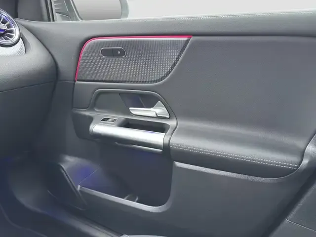 Mercedes-Benz EQA 300