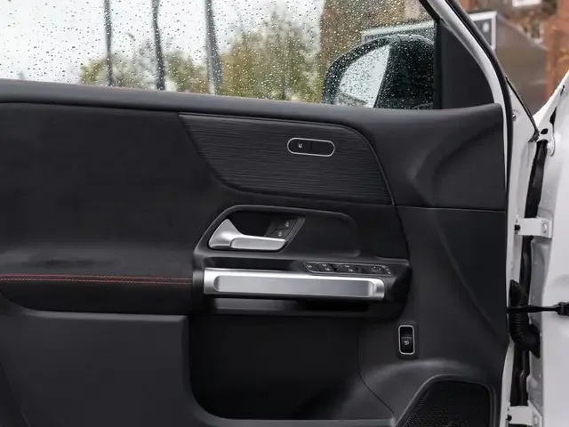 Mercedes-Benz EQB 300