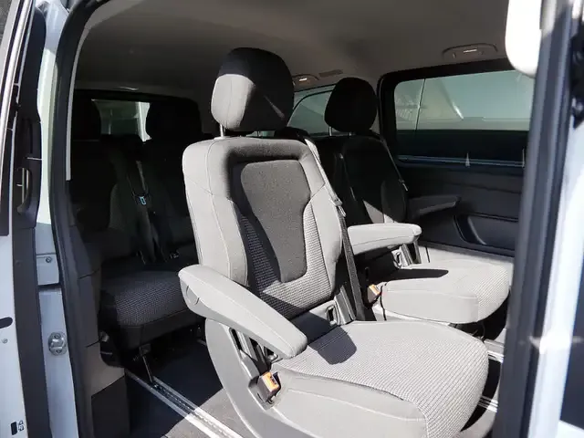 Mercedes-Benz V 220