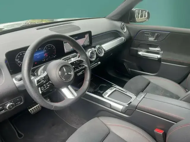 Mercedes-Benz GLB 220