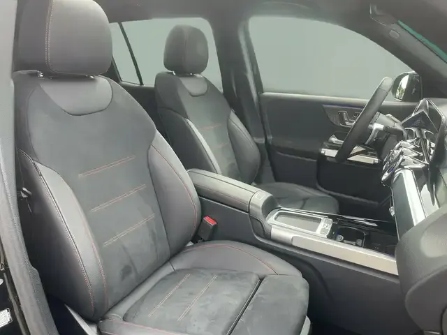 Mercedes-Benz GLB 220