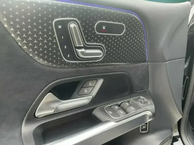 Mercedes-Benz GLB 220